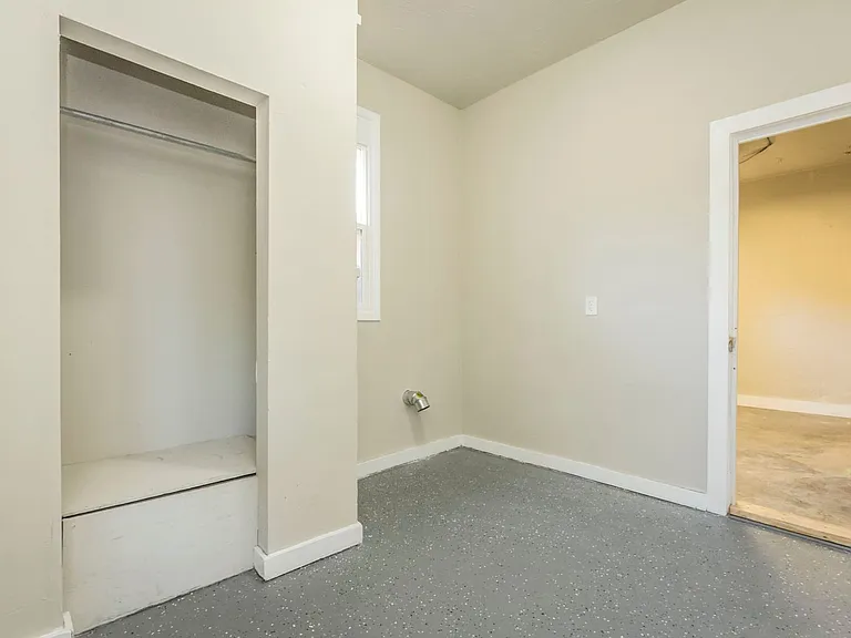 1406 E 27th Ct — Photo 7