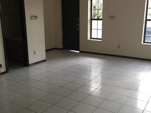 611 Prada Machin Dr, Laredo, TX 78046