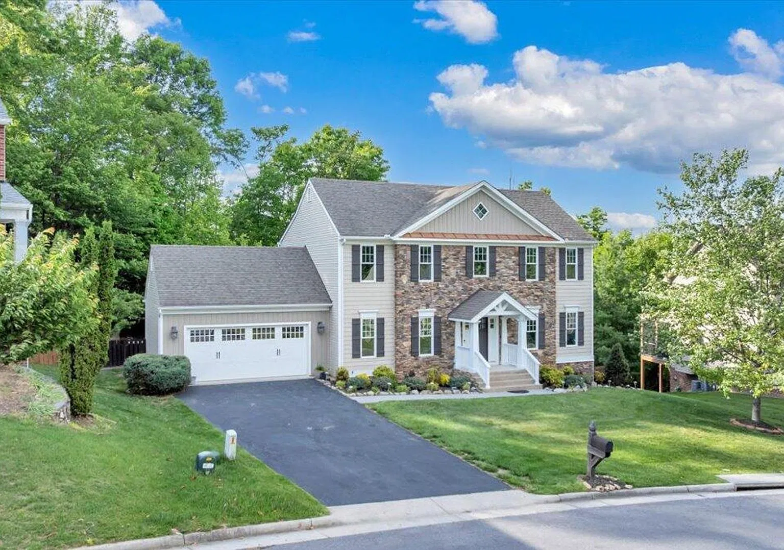 Spacious Home in Desirable SW Roanoke Location — Photo 2