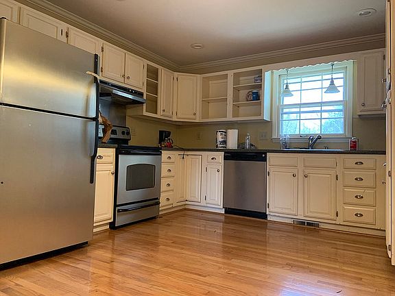 4th image of 829 Kenwick Dr