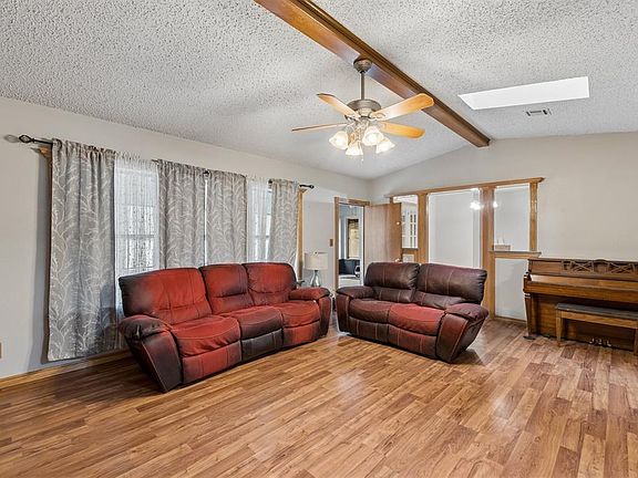 5th image of 1008 W Washington Cir