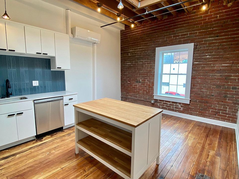 1st image of 1523 Oak St #202