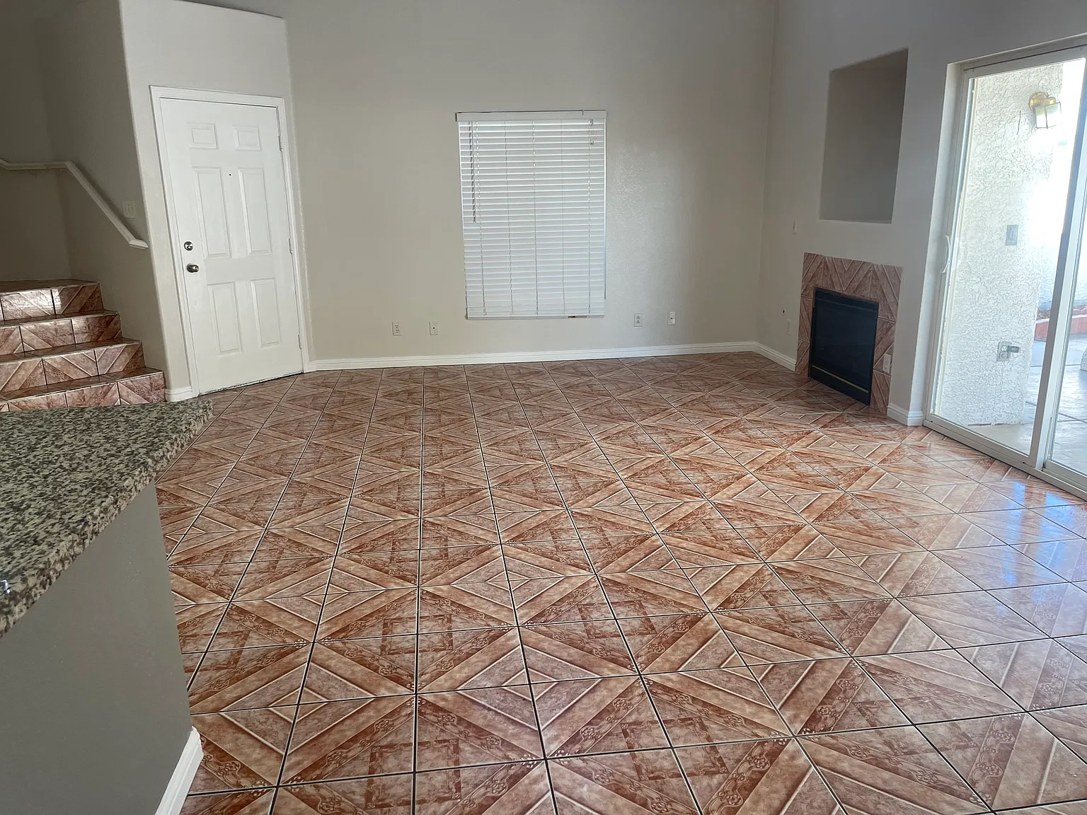 3 bed, 2.5 bath, $2,100 — Photo 4