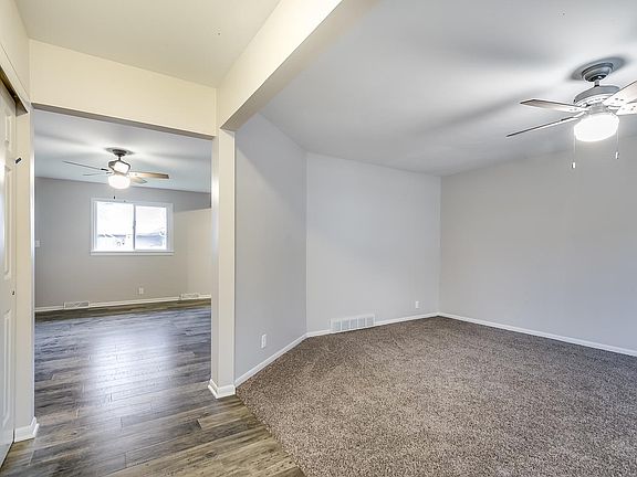 5502 Carriage Hills Dr Mount-large-004-1