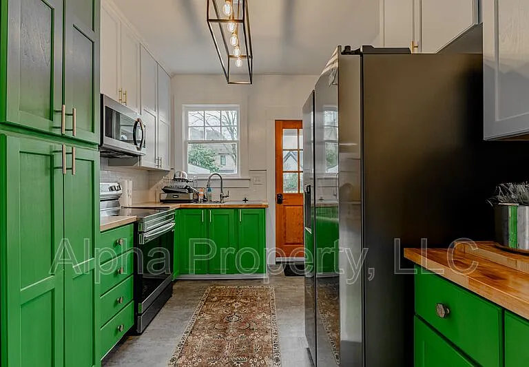 710 Augusta St — Photo 9