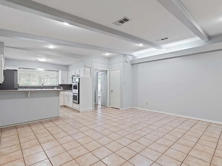 118 E Thornton Rd — Photo 5
