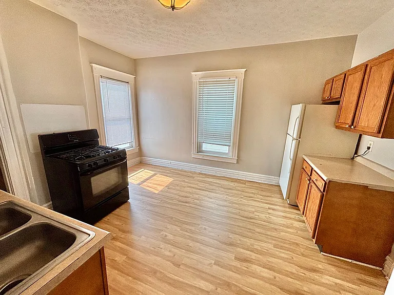 2805 S 4th St — Photo 5