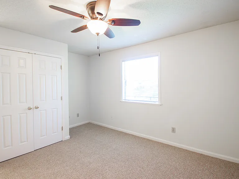 976 S Clarizz Blvd — Photo 22
