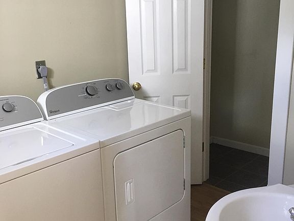 3rd image of 171 Hall St #171