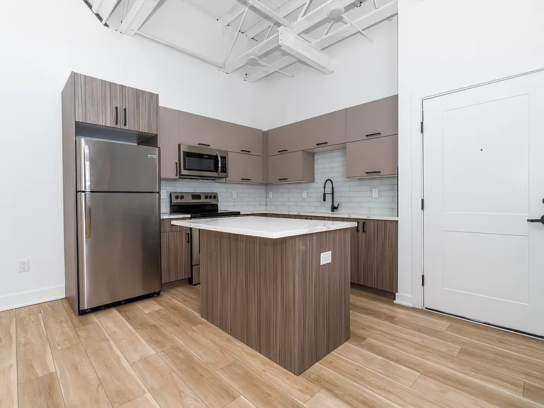 2700 E Auburn St — Photo 13