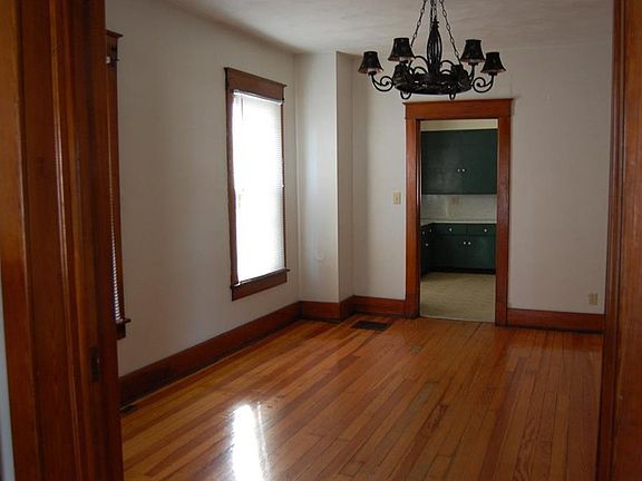 5th image of 131 E Water St