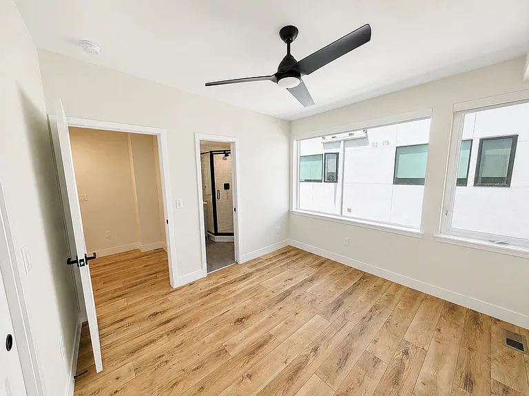 3833 N Newport St — Photo 9