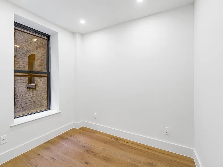82-86 Washington Pl W #4D — Photo 6