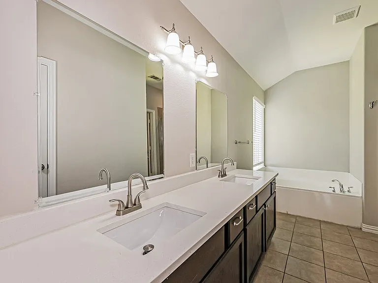 1813 Sparrow Ln — Photo 12
