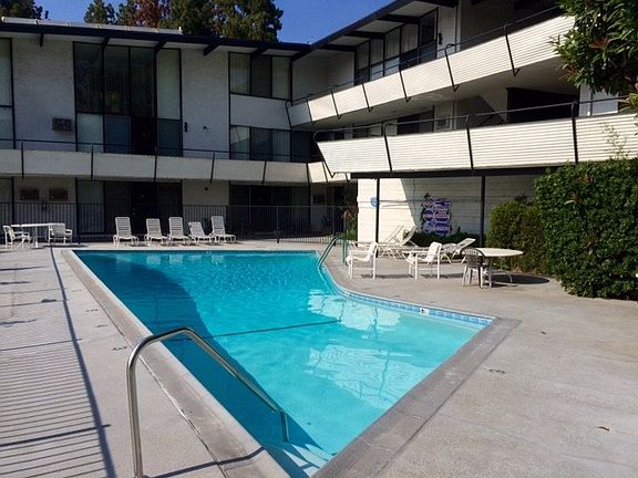 3rd image of 1633 Amberwood Dr APT 23