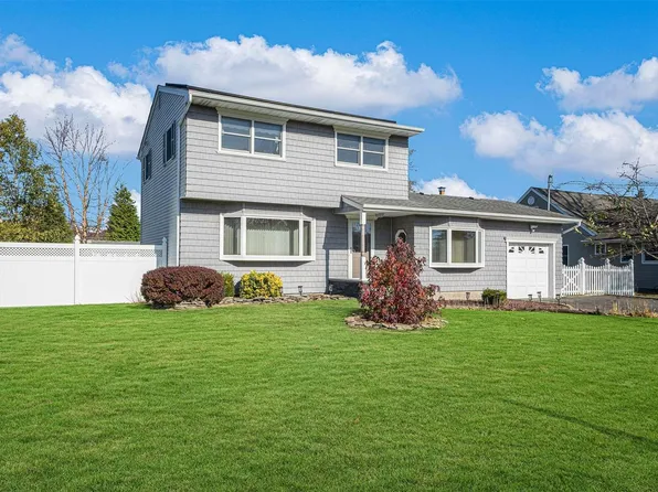 175 Russell Road, Oakdale, NY 11769