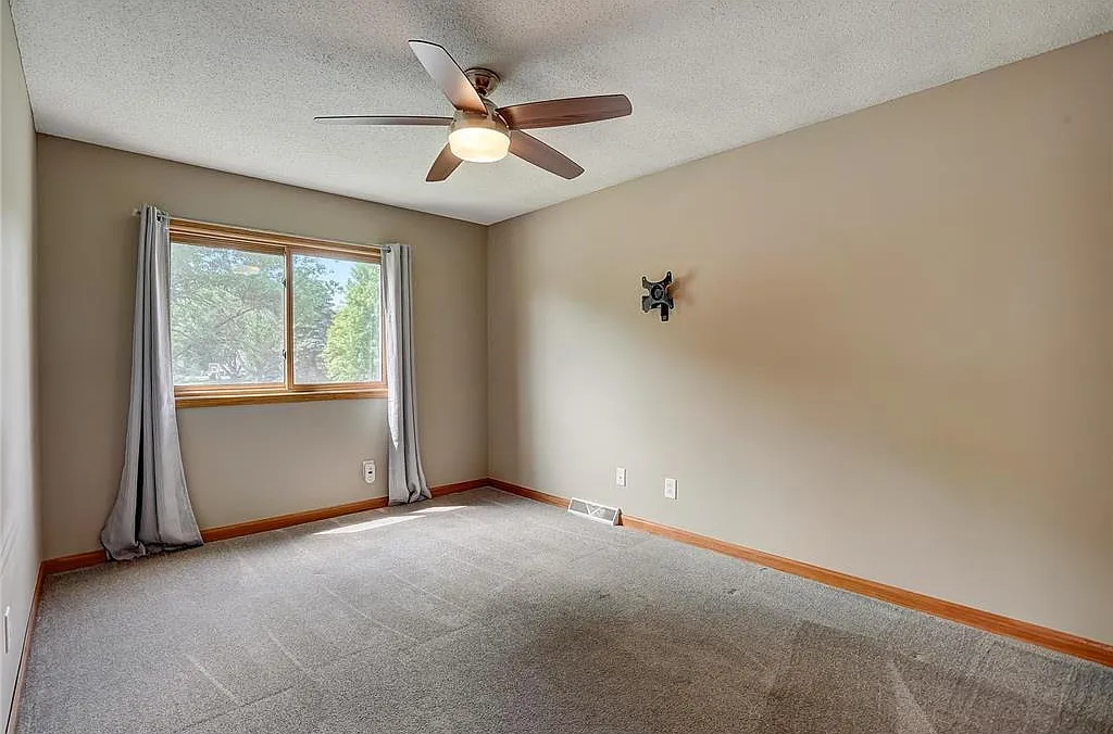 4 bed, 1850 sqft, $2,600 — Photo 2
