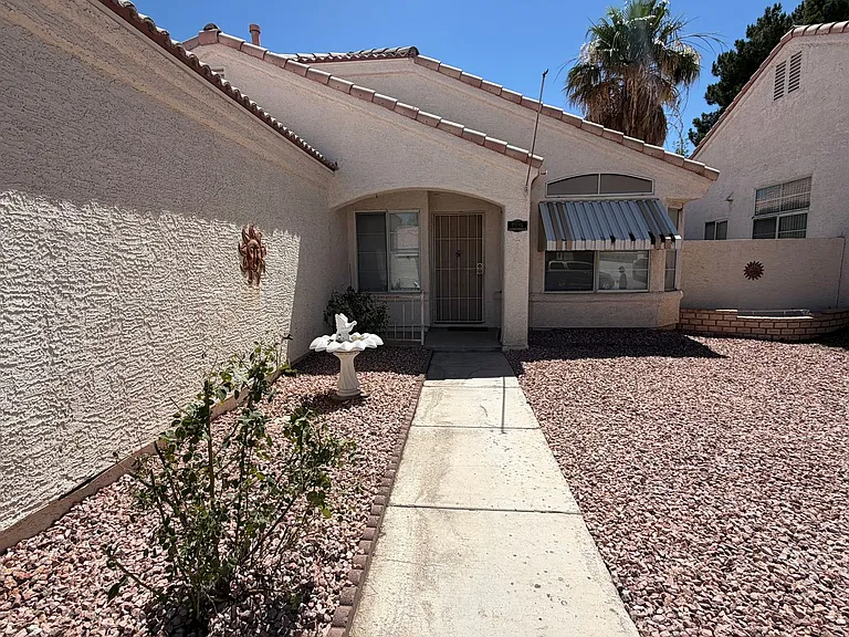 1328 Maplegrove Cir — Photo 2