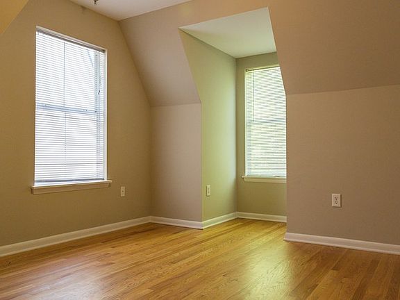 4th image of 2107 W Cary St APT F