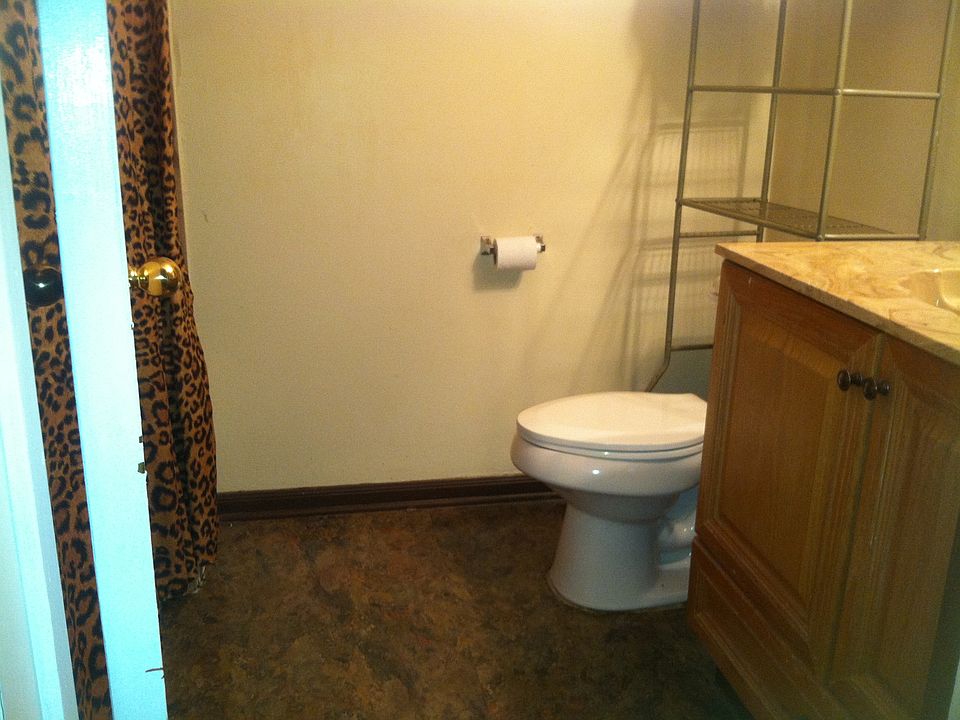 2nd image of 1225 Lee St