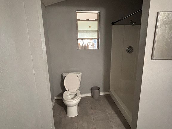 5th image of 122 Caldwell St