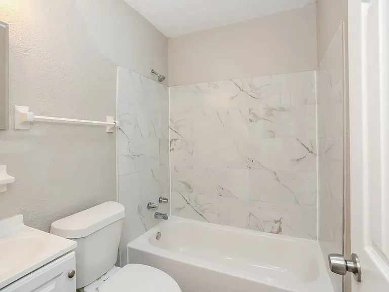 6812 Hawkins Ct — Photo 17