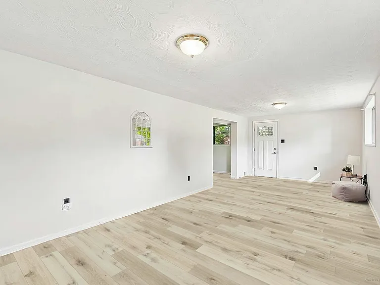 7608 Wellesley Dr — Photo 10