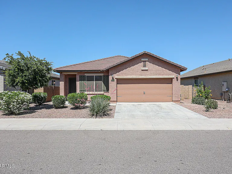 7009 S 78th Dr — Photo 3