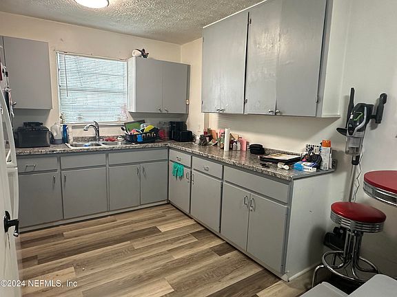 2nd image of 1278 MULL Street