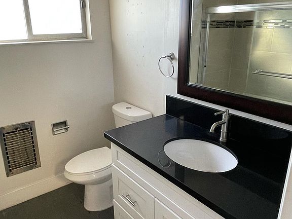 5th image of 279 Temple Ave APT 18