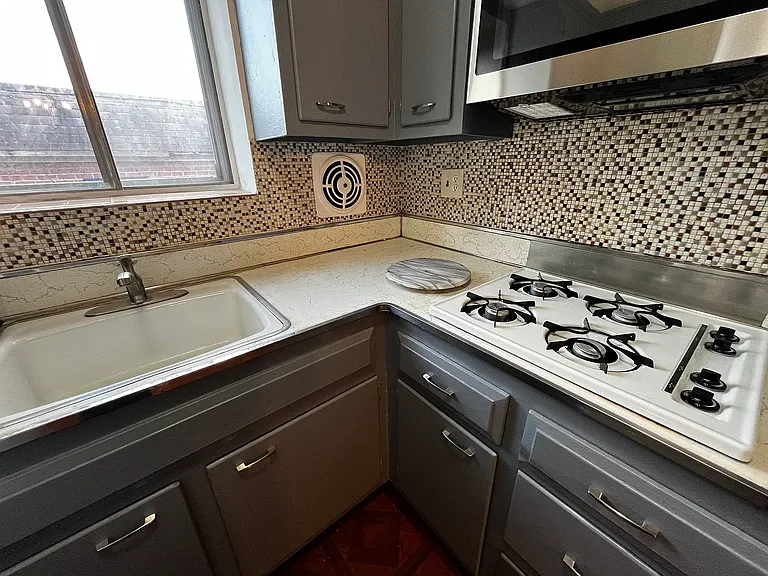 3540 Bronxwood Ave #1 — Photo 12