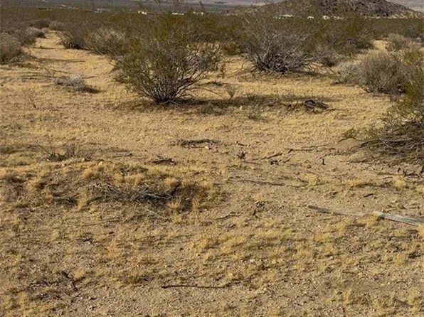 1 Manzanita Dr, Lucerne Valley, CA 92356