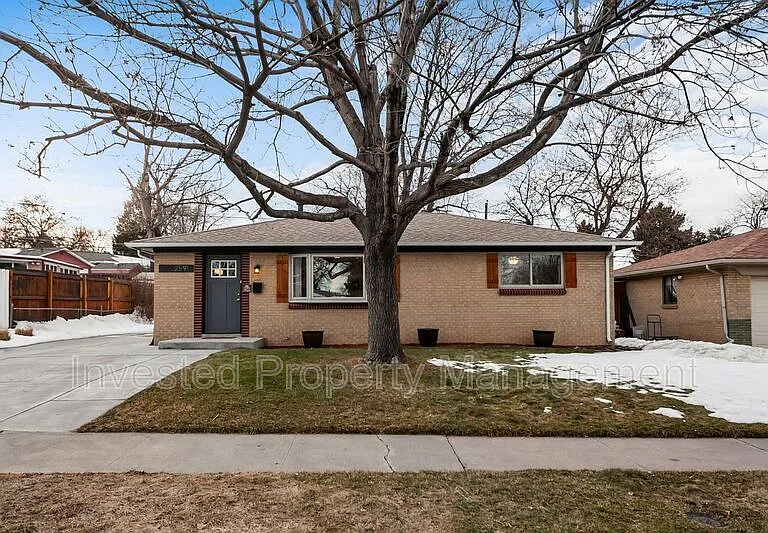 2591 S Raleigh St — Photo 2