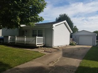 2214 Shady Lane Dr, Norwalk, IA 50211