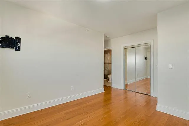 Bedroom w/ En Suite