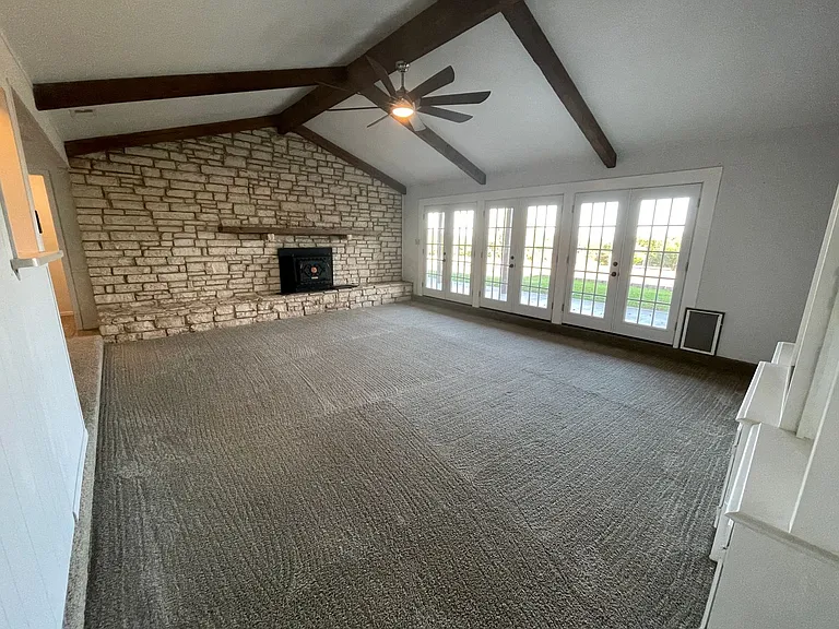 552 Lawson Ln — Photo 4