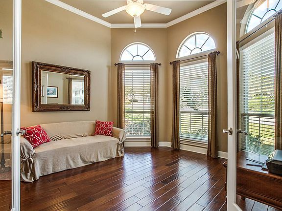 5th image of 20 Jordans Wood Cir
