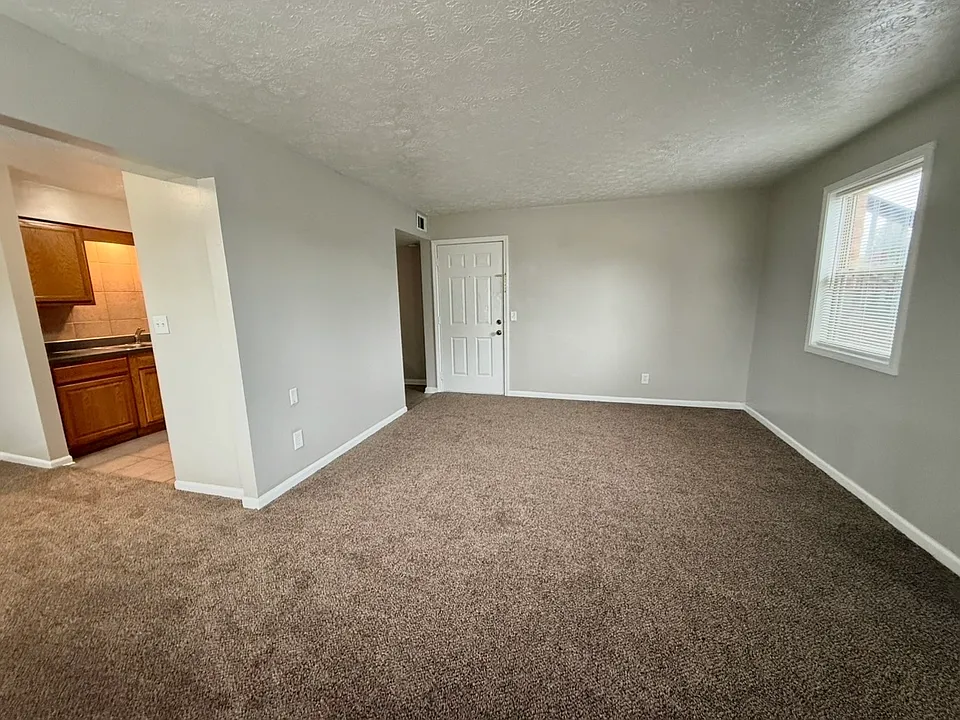 204 Marshall Ave #8