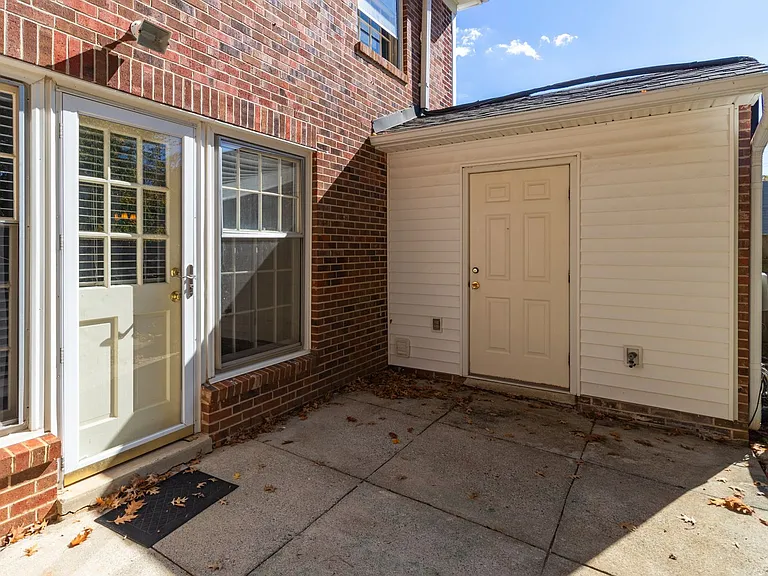 3317 Regents Park Ln #C — Photo 27