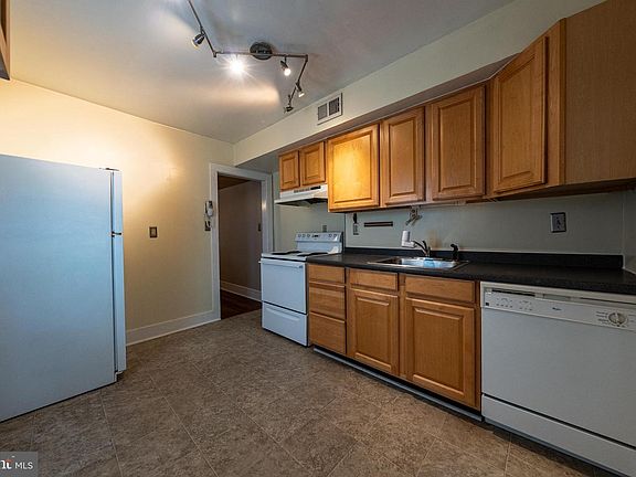5th image of 236 S Carroll St