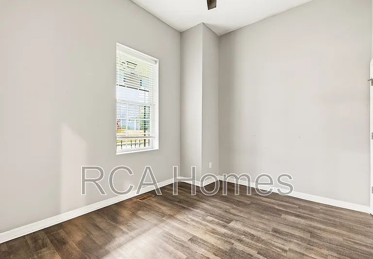 1452 Woodlawn Ave — Photo 10