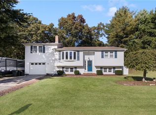 18 Peace Pipe Trl, Smithfield, RI 02917