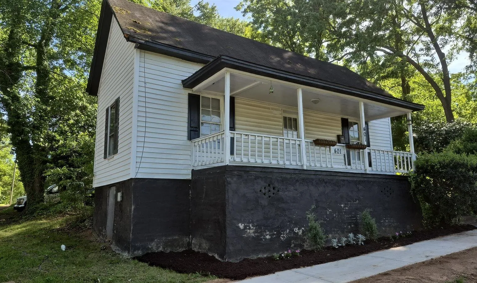 401 Gardner St — Photo 2