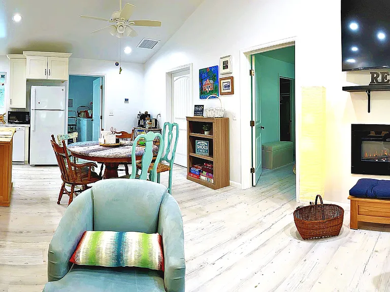 Cooking, dining and relaxing all in the comfort of the Great Room. Do one is left out of fun and stimulating conversations.