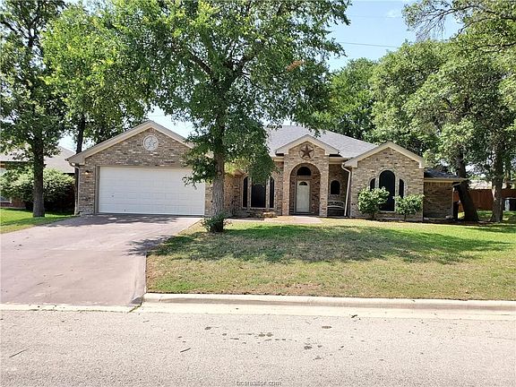 2nd image of 402 Canoe Dr