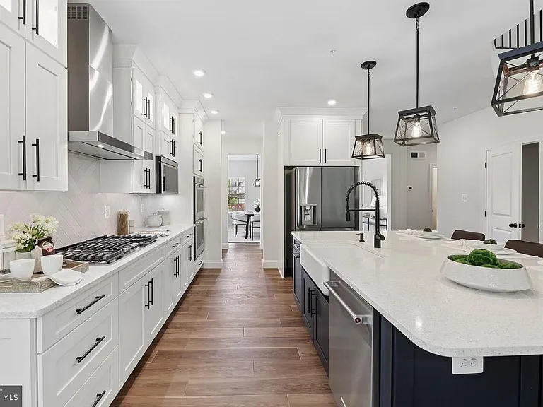 1823 Colt Ln — Photo 11