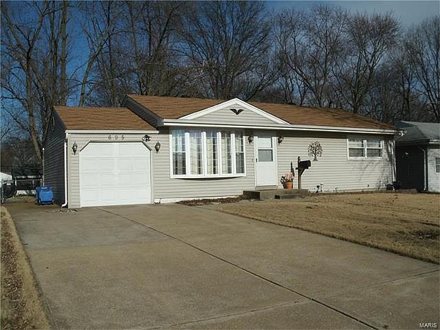1st image of 695 Mark Twain Dr