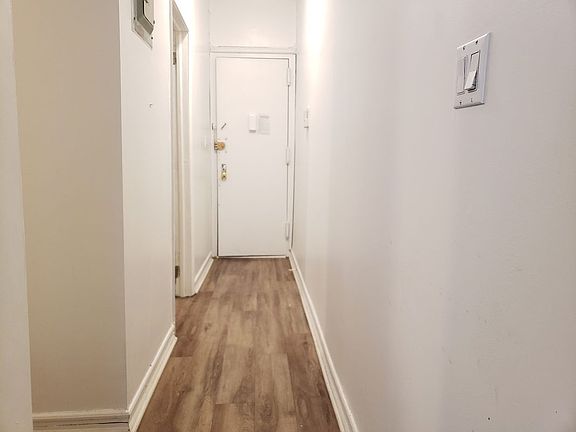 3rd image of 200 W 109th St #D81