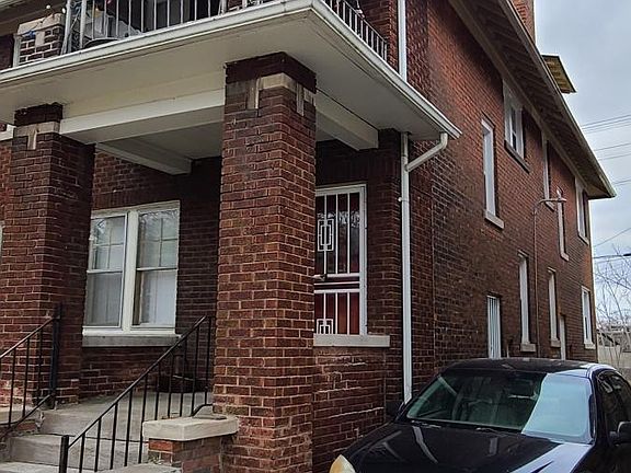2nd image of 3220 Clairmount Ave