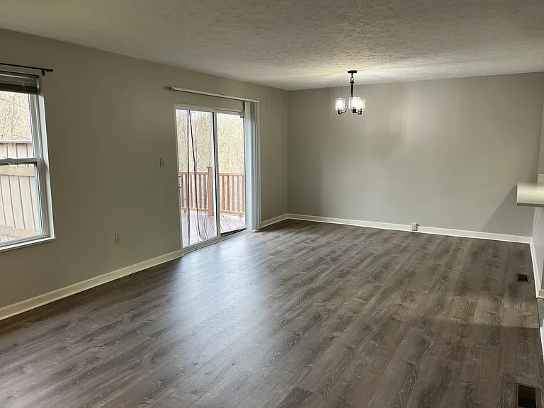 312 Wildflower Ct — Photo 3